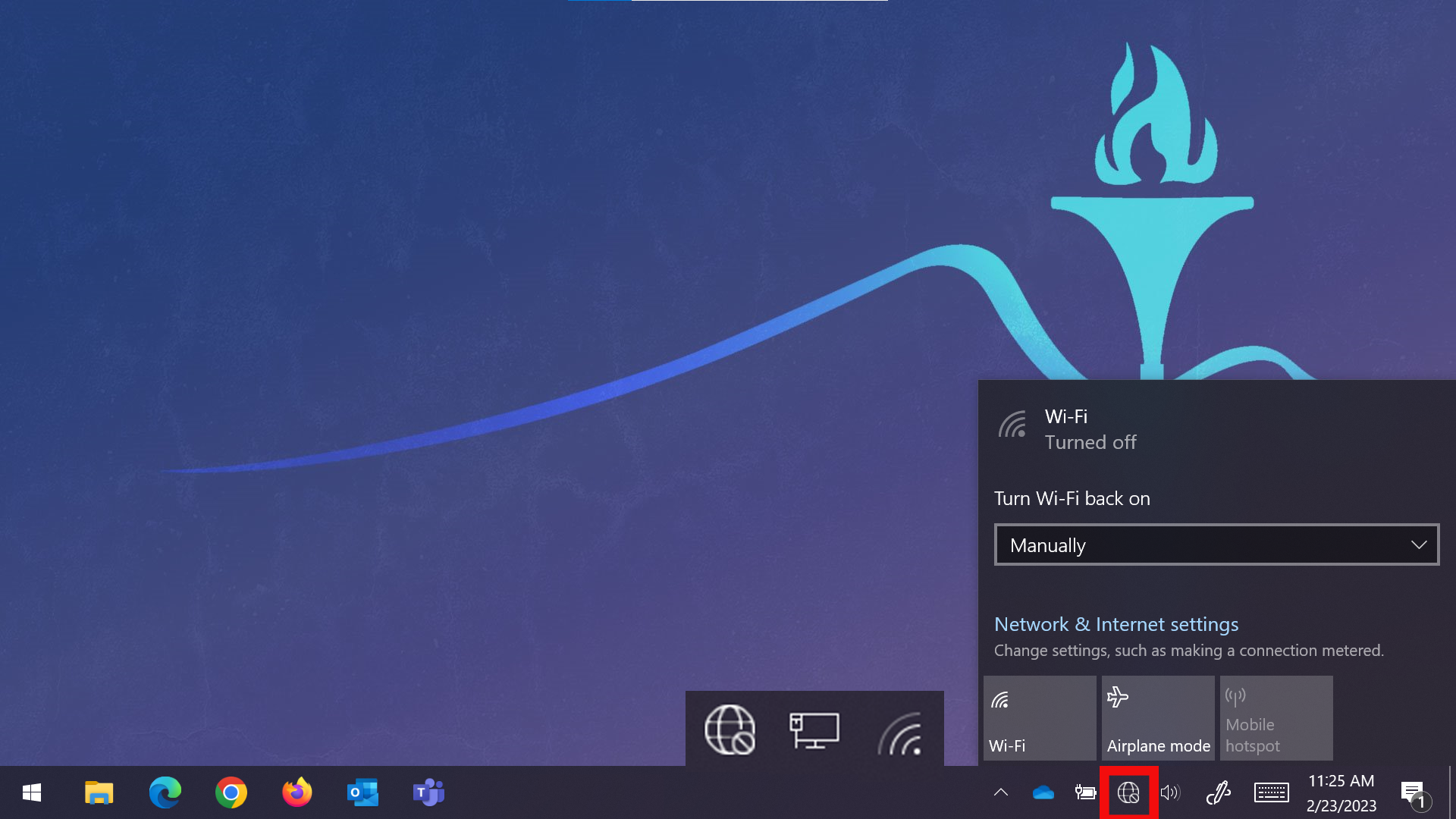 Windows desktop with the network icon highlighted in the taskbar